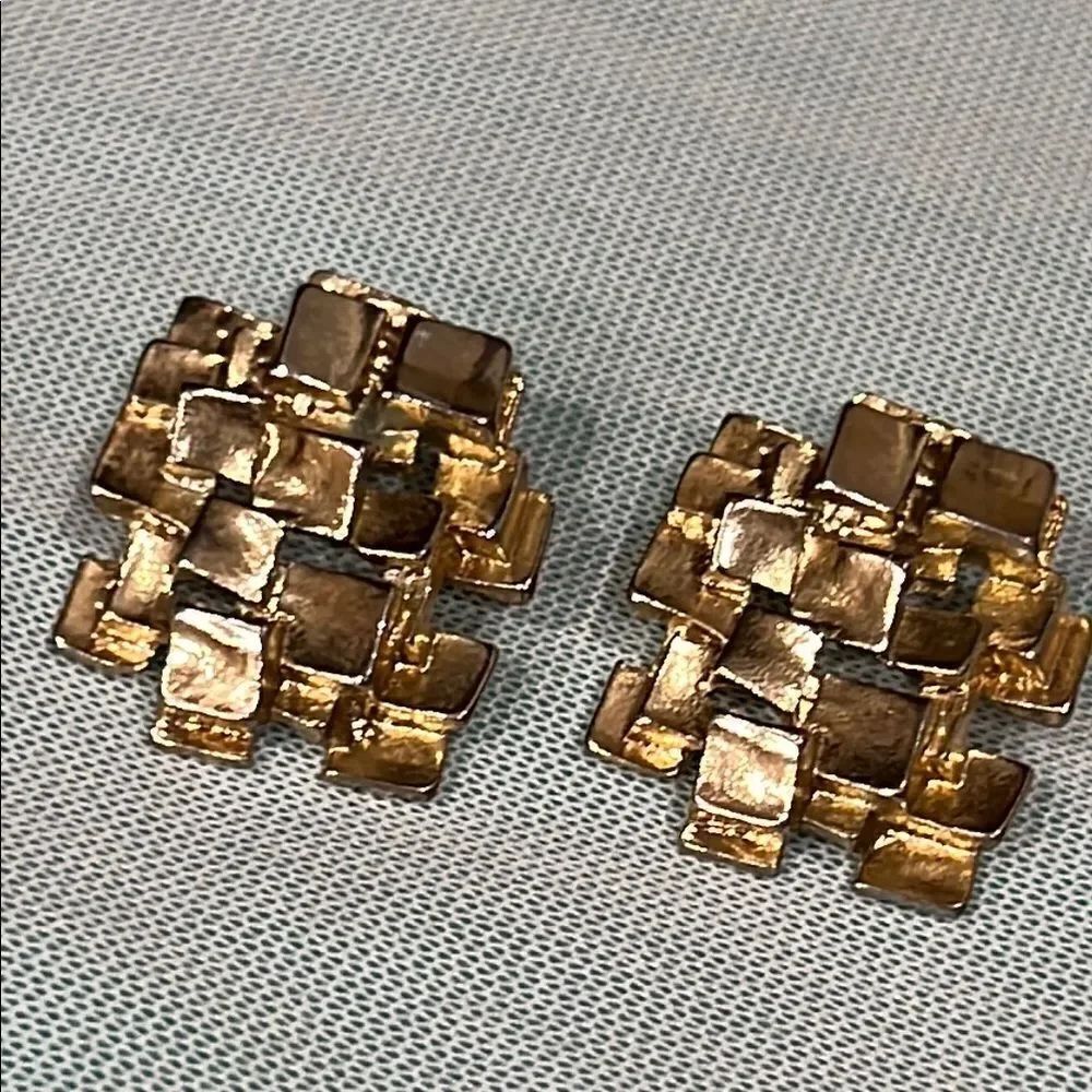 Elegant Gold  Woven Earrings